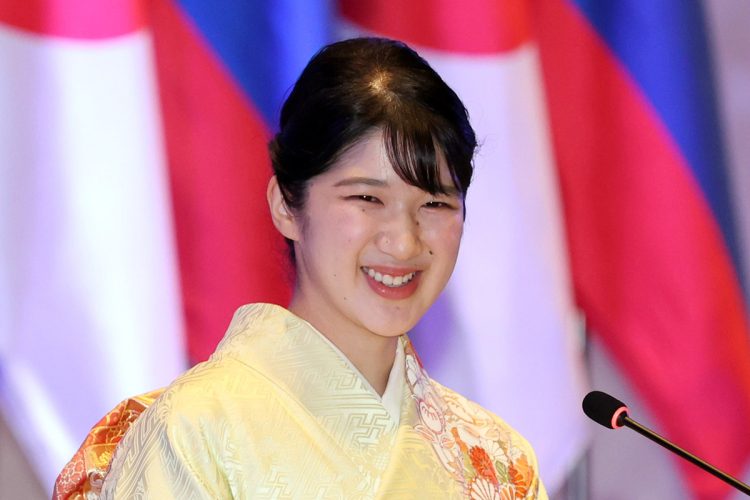 【皇室】「愛子さまを天皇に！」4万9000人がオンライン署名、急激に支持が高まっている背景 ラオス訪問での振る舞いに人気沸騰、秋篠宮家への“複雑な国民感情”も関係か