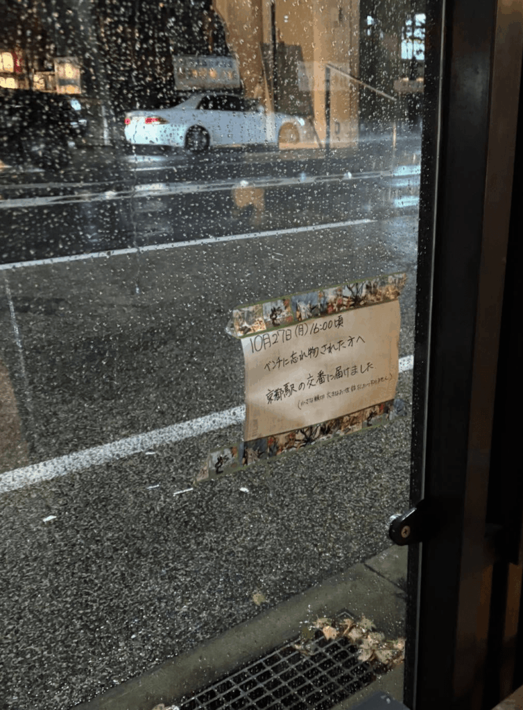 …塾へ行く途中、お弁当を無くした小4息子。翌日バス停に行くと、残されたメモに…