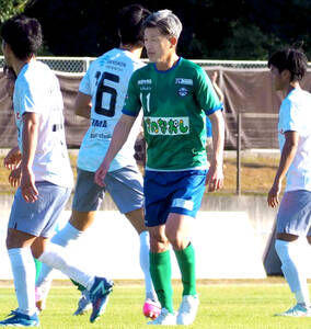 【サッカー】プロ40周年の鈴鹿ＦＷカズが今季ホーム最終戦に後半48分から2分間途中出場　ＪＦＬ最年長記録を58歳263日に更新