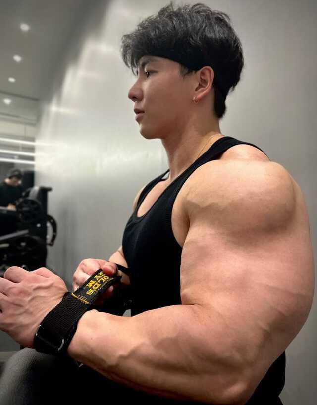 横川尚隆氏、ボディビル大会で「優勝しました」　超筋肉にファン反響　「最強で最高の筋肉」「デカすぎて会場狭かった」