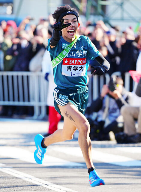 箱根駅伝　青学大・黒田朝日のガッツポーズ巡り「何も問題のない話」  箱根駅伝出走の46歳俳優が真意説明