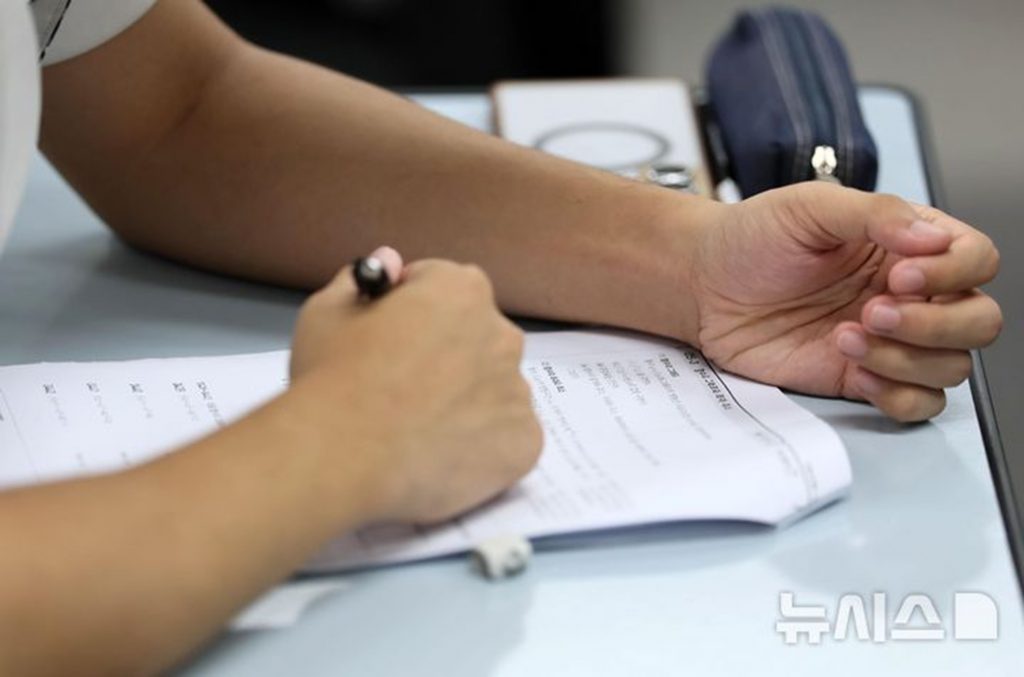 【国際】韓国・一般高校生の47％「6時間も眠れない」…30.5％が「自殺考えたことがある」という深刻さ