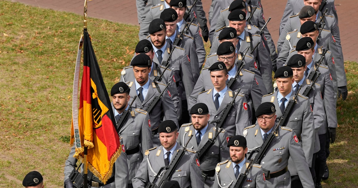 ドイツが兵役法案可決。志願兵の初任給は47万円！！