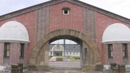 【北海道】刑務作業中に指導され反発「態度不良」の50代受刑者の男が刑務官に消火器を噴射…全身に消火剤を浴びせ公務執行妨害容疑で書類送検　北海道網走刑務所