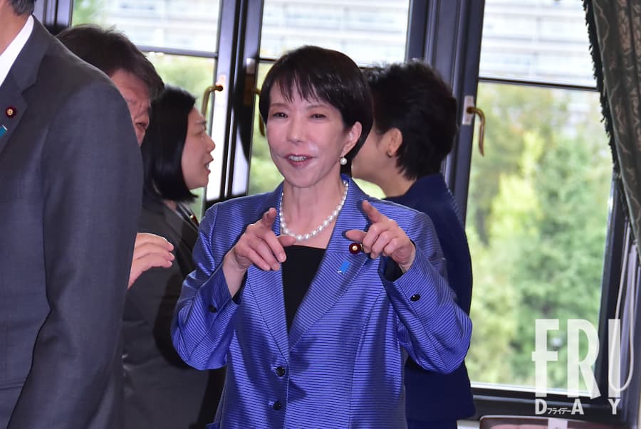 【高市首相、早期解散決断のウラに麻生副総裁の強い意向】永田町関係者 「ここにきて、自民党だけでなく野党の世論調査でも、自民党の単独過半数獲得の結果が出た、自民党は最大で50議席ほど増やす」