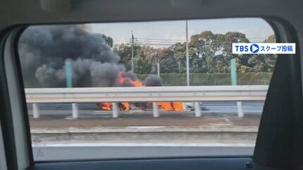 【川崎】首都高速湾岸線で高級外車フェラーリが炎上　60代の男性　運転操作誤ったか