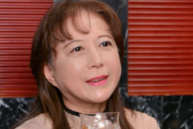 【特集】 結婚したのは“事務所の社長”…元セクシー女優・小林ひとみ（62）が直面した“2児の子育て”と“実際の収入”「背に腹は代えられない」仕事と育児を両立した“怒涛の日々”