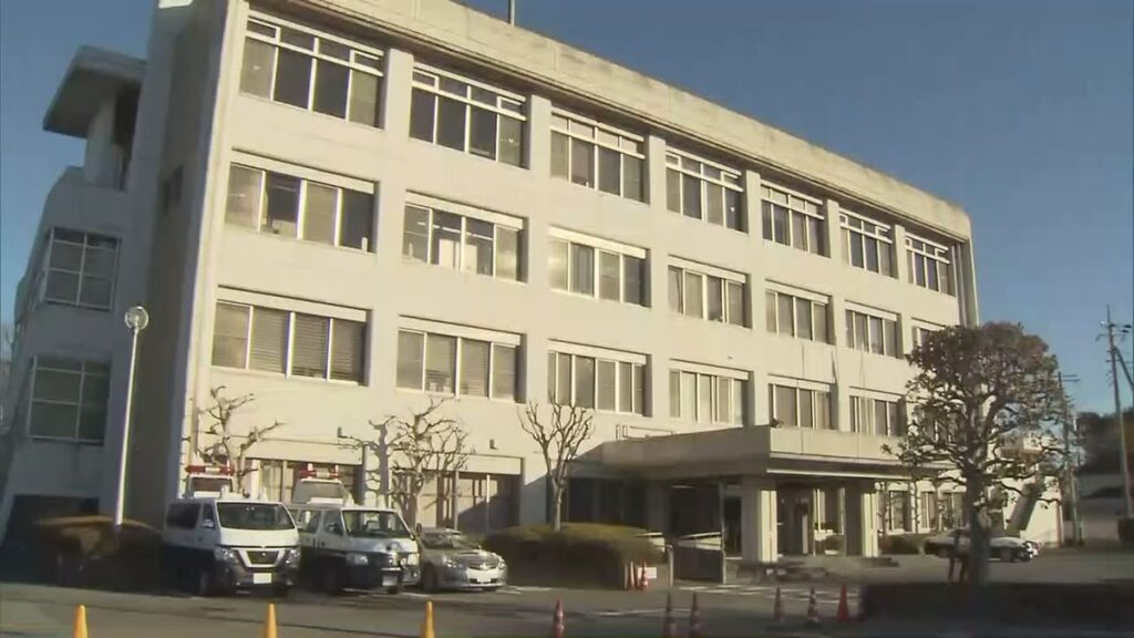 ジャーナリスト川野美由紀(65)がサッカー選手中村敬斗(25)にストーキング、繰り返し性的関係を求める