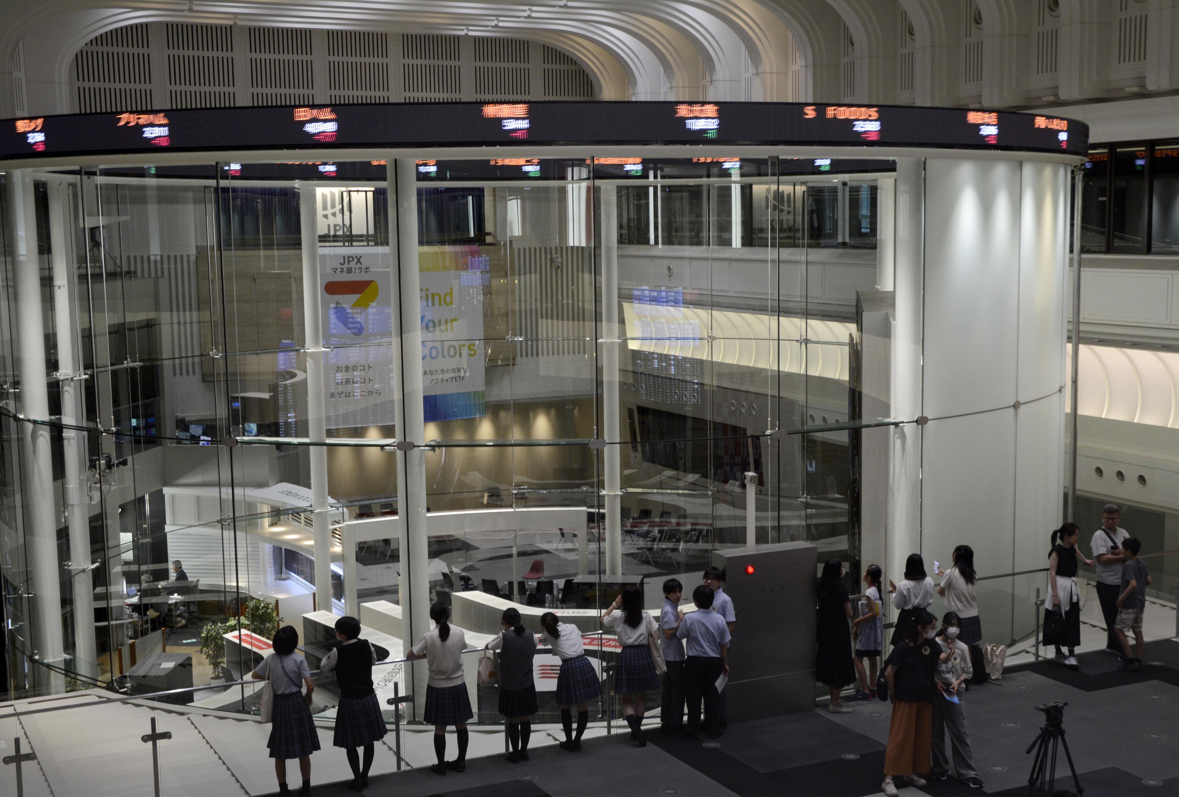 【速報】日経平均株価終値、658円高の4万9299円、東証株価指数（TOPIX）最高値更新、出来高は21億1270万株
