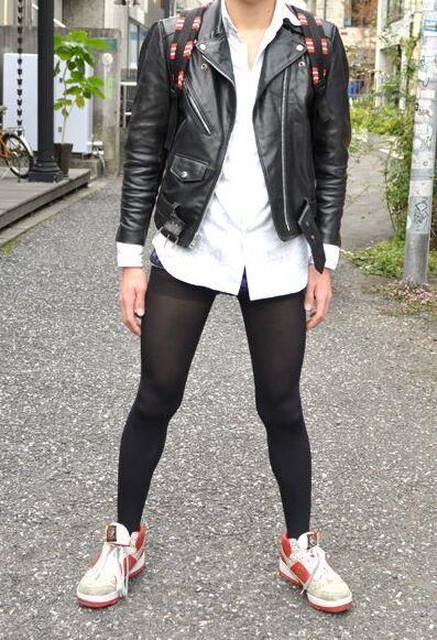 【5ch民】夏の終わりと共に消滅したと思われた「日傘男子」、冬は「ストッキング男子」になっていたｗｗｗ