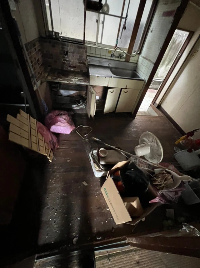 【動画】一家4人で夜逃げした家、ガチでヤバいw