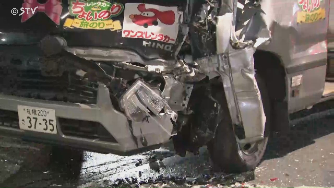 【新千歳】ワンズレンタカーの送迎バスが停車中の大型観光バス2台と衝突 12人負傷