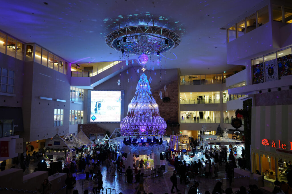 【画像】大阪梅田、クリスマスツリー競争が激化し日本一オシャレな都会へ生まれ変わる