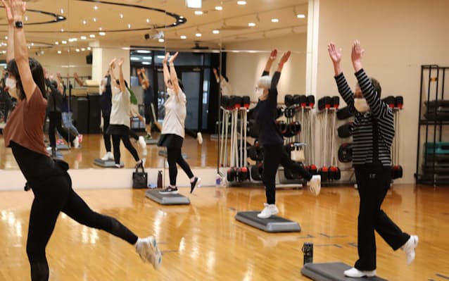 何歳から高齢者？　伸びる健康寿命、70代の負担拡大論