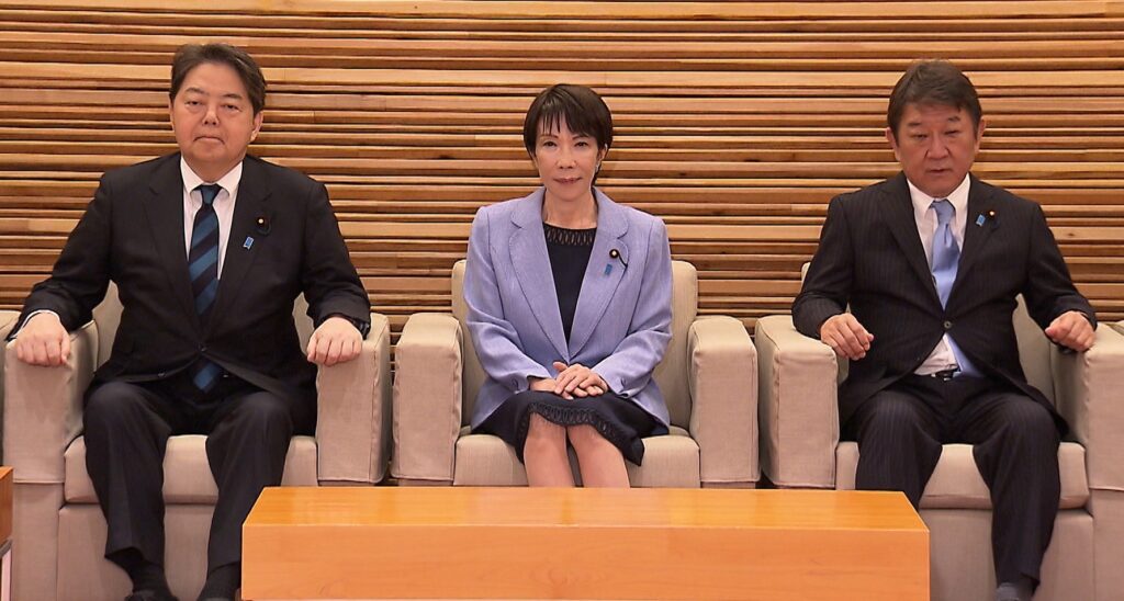 【感動】高市総理、休み0、睡眠2時間、会食なし😭