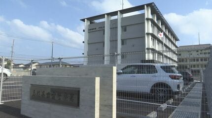 「以前店内で陰茎を出した高齢者がまた来店し、今日も下半身を出して引き留めている」レンタルショップ店員が新聞配達員の男(78)を私人逮捕し警察に引き渡す　アダルトコーナー前で露出「ムラムラして出しました」