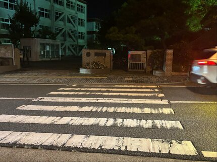 車にはねられ意識不明の8歳女児、意識が戻る