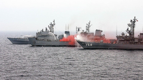 【中央日報】8年ぶりの韓日共同訓練も保留…日本の「給油中止」が呼んだ破裂音