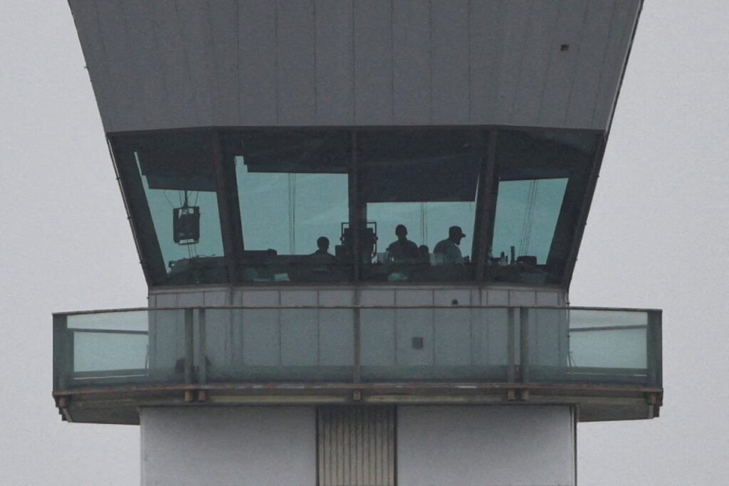 【米政府閉鎖】航空管制官不足で8000便以上が遅延…今後数日も混乱続く見通し
