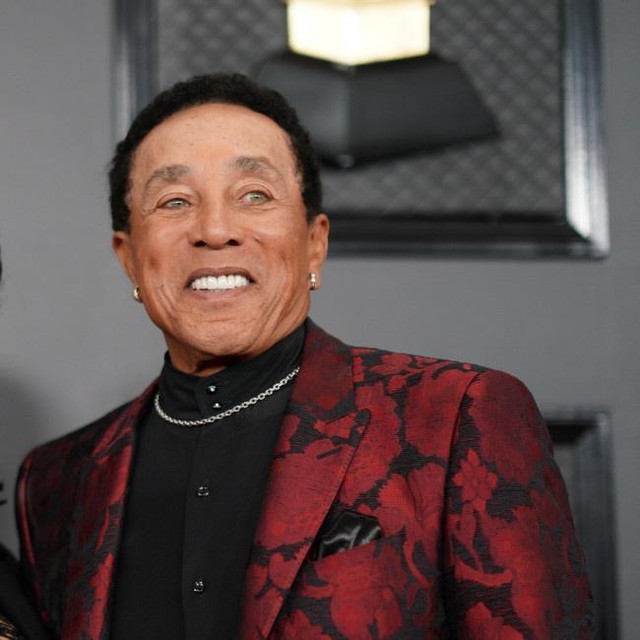 85歳の大御所ミュージシャンのスモーキー・ロビンソン　新たに男女２人に性的暴行か