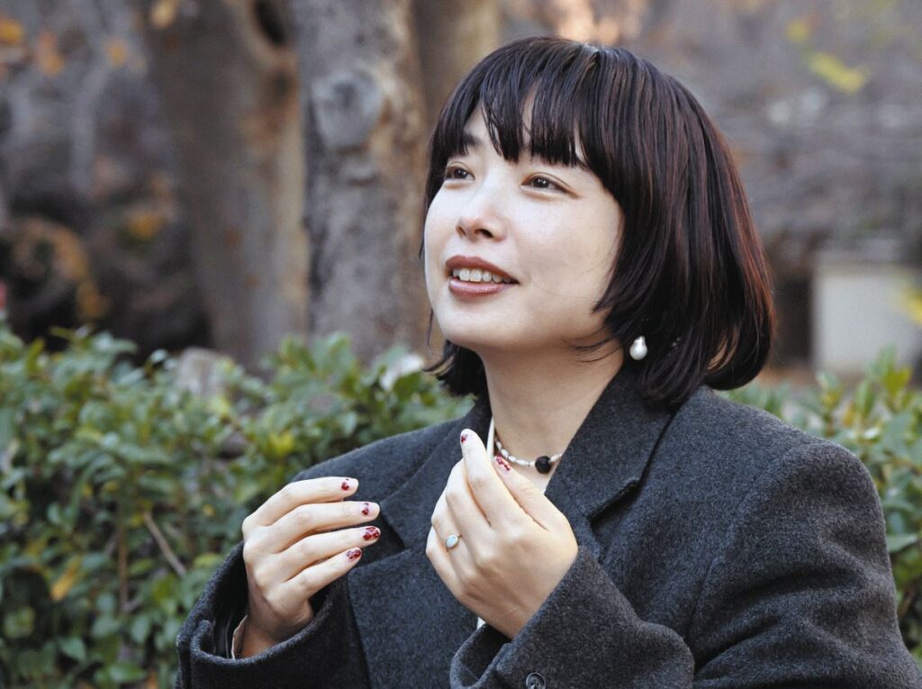 官邸前デモも店のイベントも同じトーンで「やるよ」　路上で平和を語るアクティビストeriさんの日常感　(WE WANT OUR FUTURE) 東京新聞