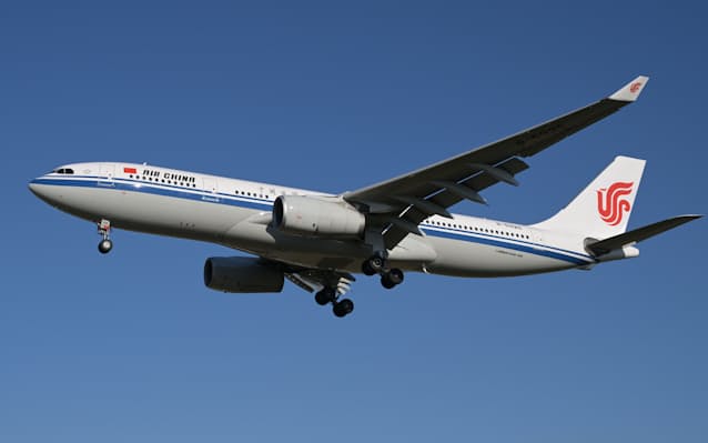 ユナイテッド航空「ロシア上空飛行禁止リストに香港のキャセイも追加しろ！」