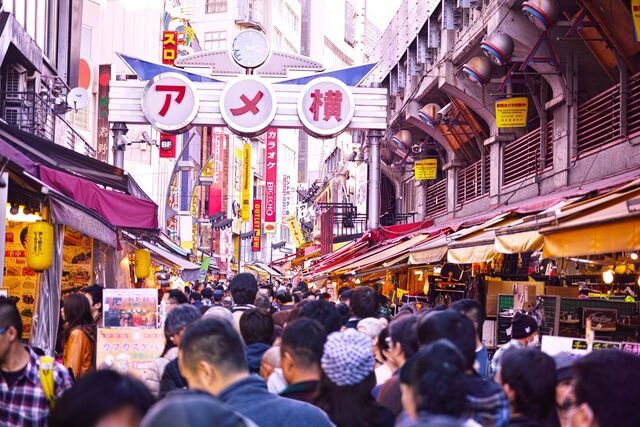 【世代交代の｢アメ横｣で起きている｢中国化｣の波】アヒルの首にザリガニ､日本人に馴染みのない食材がズラリ…