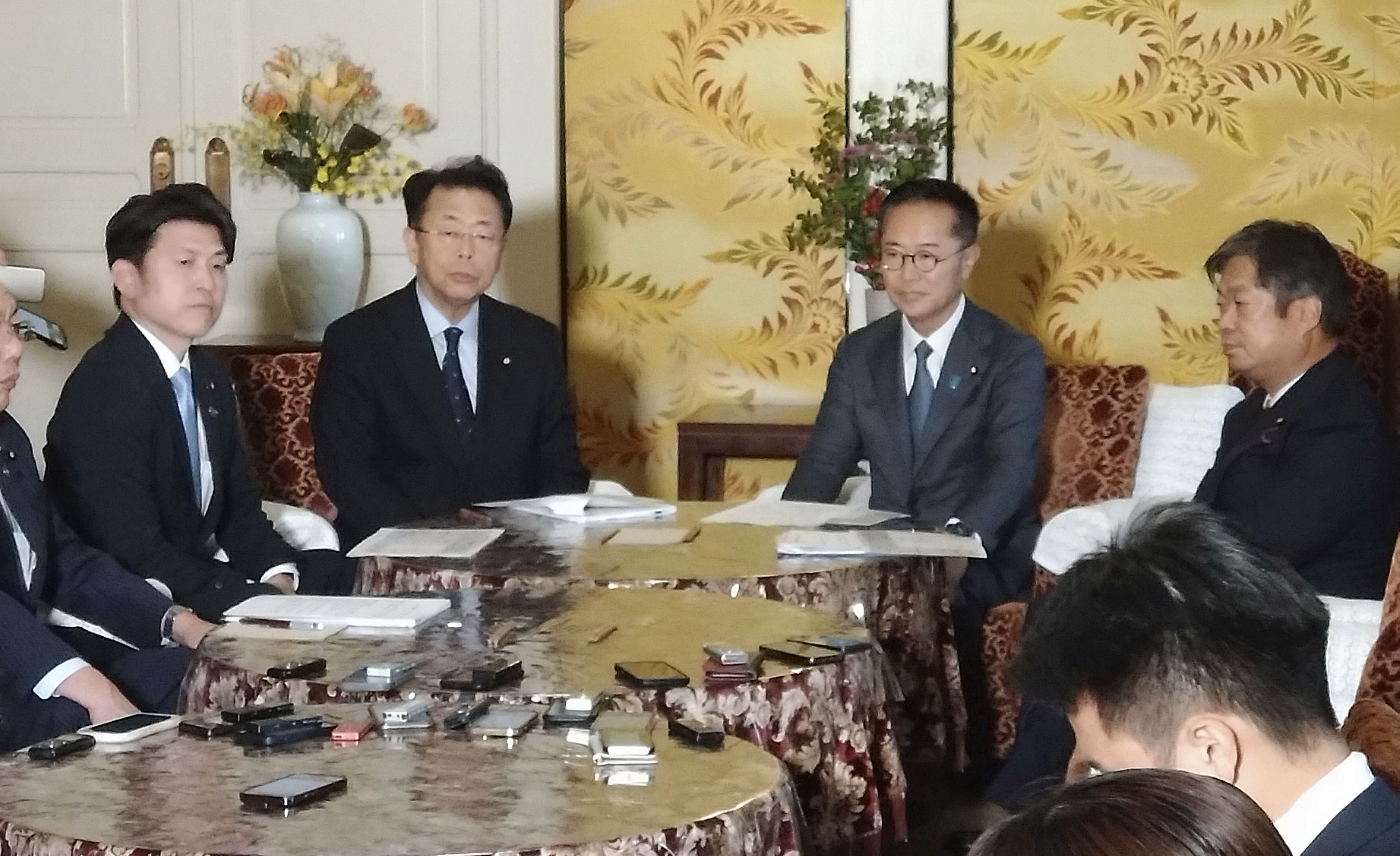 【企業献金】国公、規制法案提出へ　臨時国会、与党対応が焦点