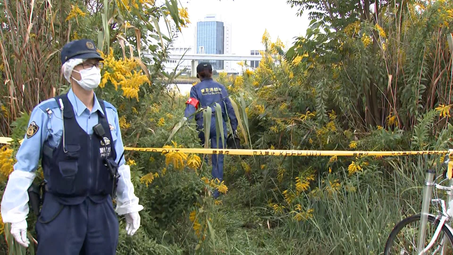 【東京】「遺体のようなものが…」荒川の河川敷で性別不明の遺体見つかる 全身にやけどの痕…草むらの中に横たわった状態 江戸川区