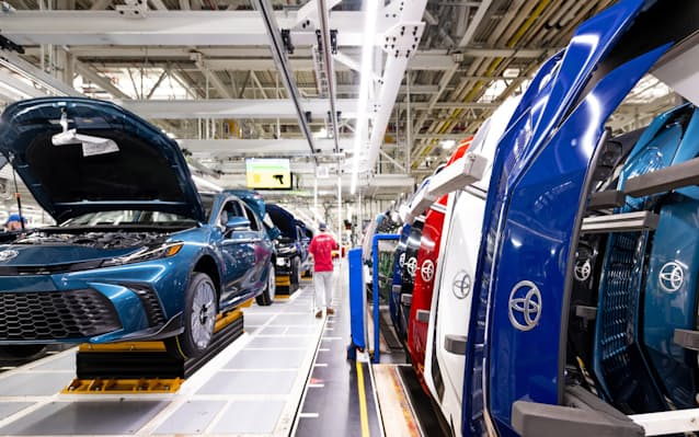 【自動車】トヨタ、米国生産車を「逆輸入」 トランプ大統領来日時に伝達へ