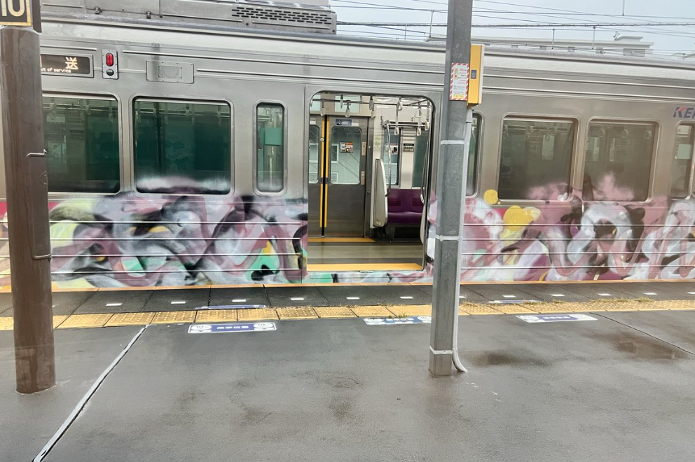【事件】京王線車両に落書き被害