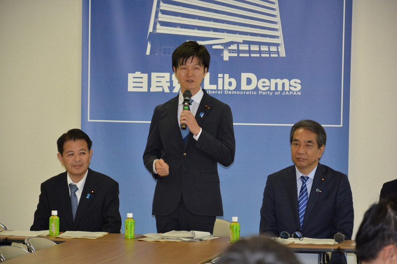 鈴木農相「米価、値下がり当面難しい」 流通コスト圧縮に期待