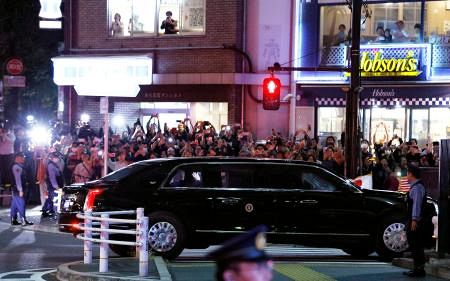【羽田】見物客数百人、厳戒警備 米大統領専用機が降り立つ