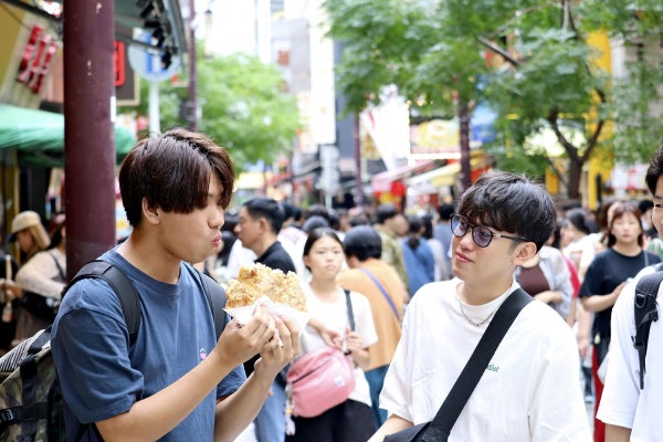 【横浜】横浜中華街で食べ歩き盛況、閉店に追い込まれる老舗も…横浜の一大観光地に変化