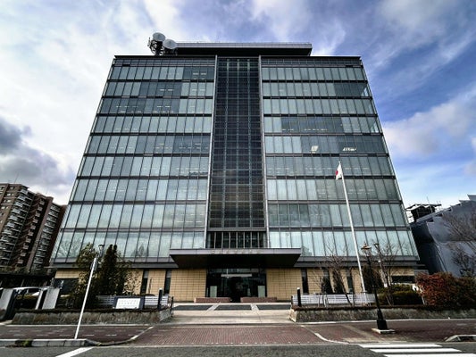 【滋賀】「スカート内に興味があった」市の歴史民俗資料館長、盗撮疑いで逮捕…女性の後方からスマホ差し入れ