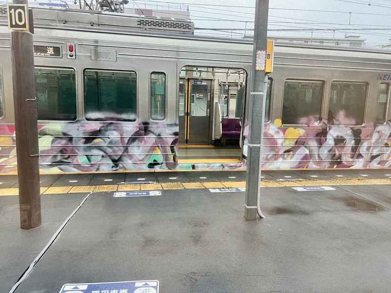 【鉄道】車両の側面に落書き 京王電鉄が被害届提出へ