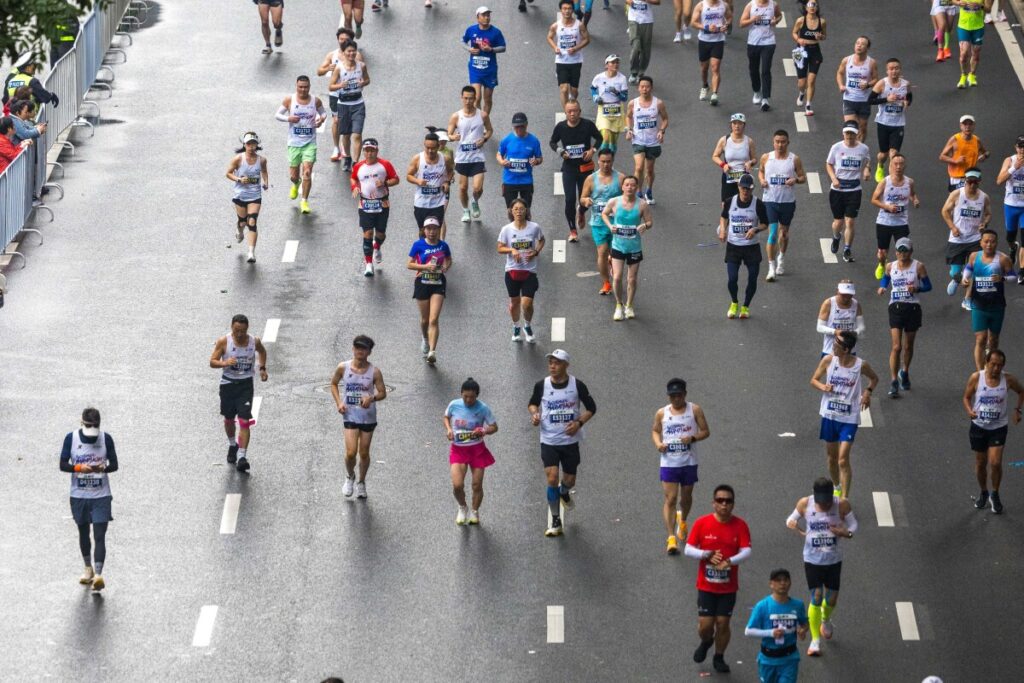 【チャイナ】 マラソン大会の補給所に市民殺到、物資を持ち去る＝スタッフの制止も無視