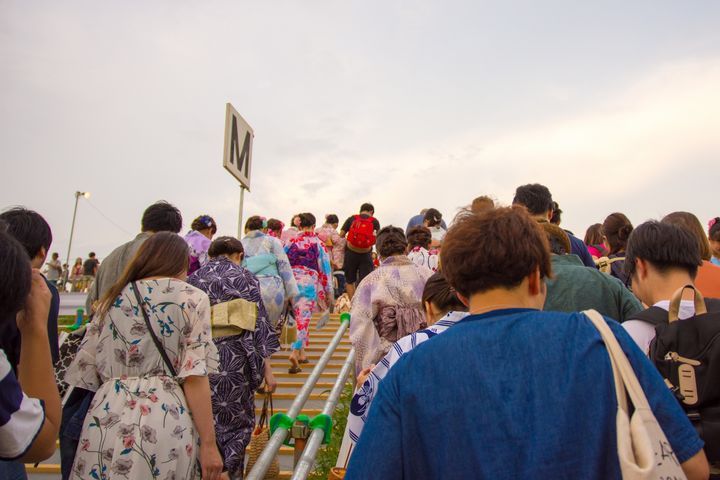 「ゴミ放置ひどい」花火大会翌日の悲惨な光景に物議も…→「それ、公式ルールです」指摘が続出、なぜ？