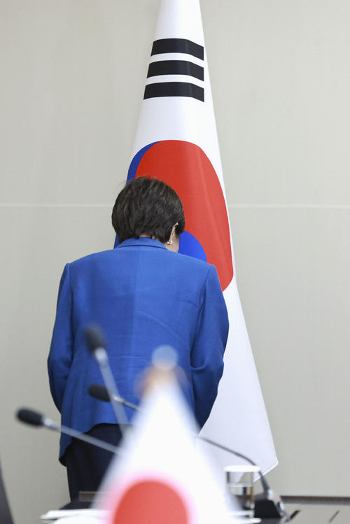 【日刊スポーツ】 高市早苗首相が韓国国旗に一礼する姿が韓国で大きな話題「異例の所作」韓国メディアは好意的報道