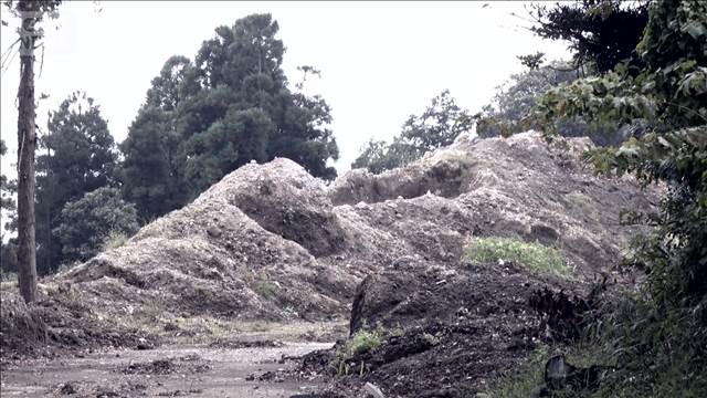 【事件】大量の土砂を投棄の疑い　道塞ぎ災害用井戸使えず　業者「キャンプ場造る」