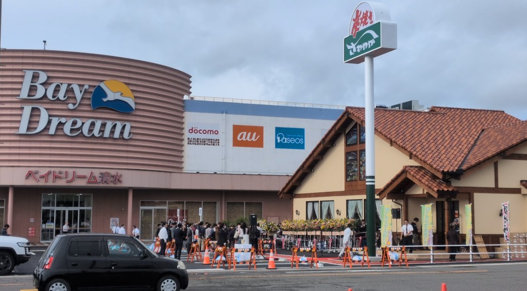「炭焼きレストランさわやか」静岡市清水区に初オープン　大雨の前日から並ぶファンも…過去最高５００人の列「ここまで大勢来るとは…」