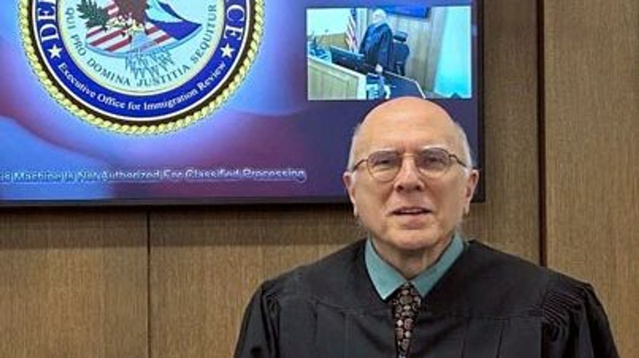 米で移民裁判官の解雇相次ぐ 憤り