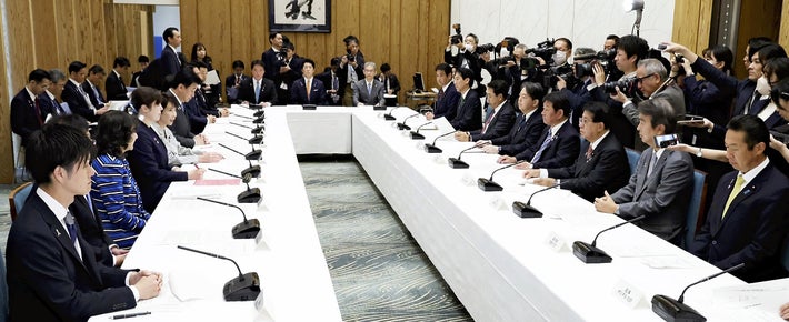 首相、外国人政策見直しで保守層にアピール…一方で急激な規制強化は労働現場に混乱も