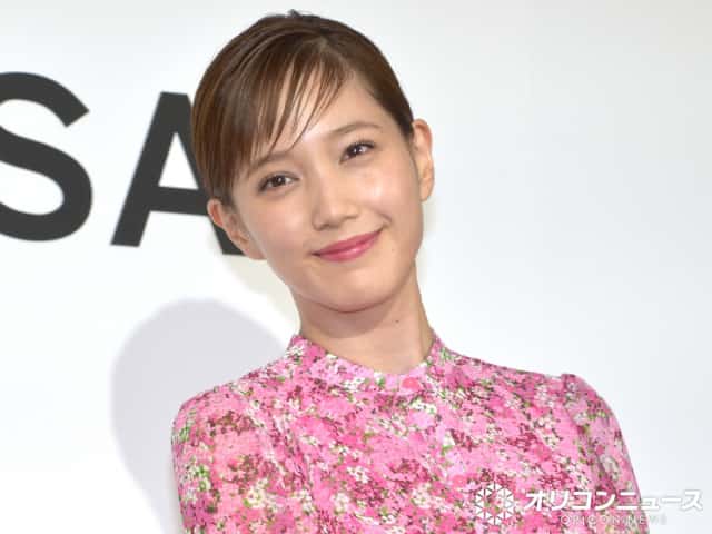 【芸能】本田翼　絶対領域のぞかせた“ミニスカ”秋コーデ紹介　ファンもん絶「奇跡の可愛さ」「スタイル神」「バッサー美脚」