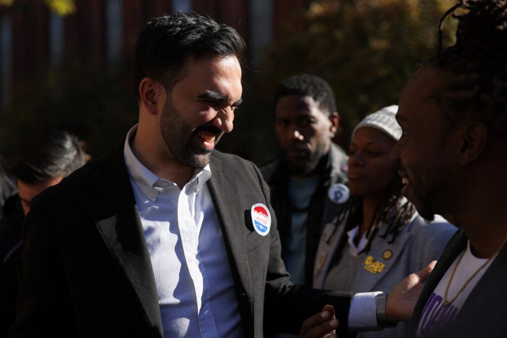 トランプ氏、政府閉鎖が敗因　野党勝利の市長・州知事選