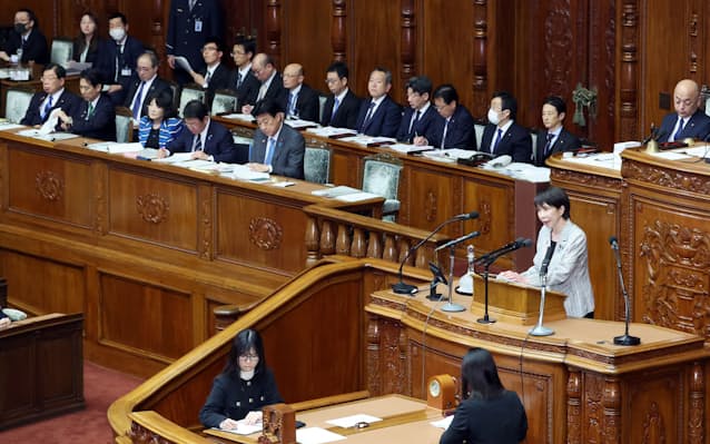 閣僚給与削減、激務の対価が議論に　野党は「身を切る改革」疑問視