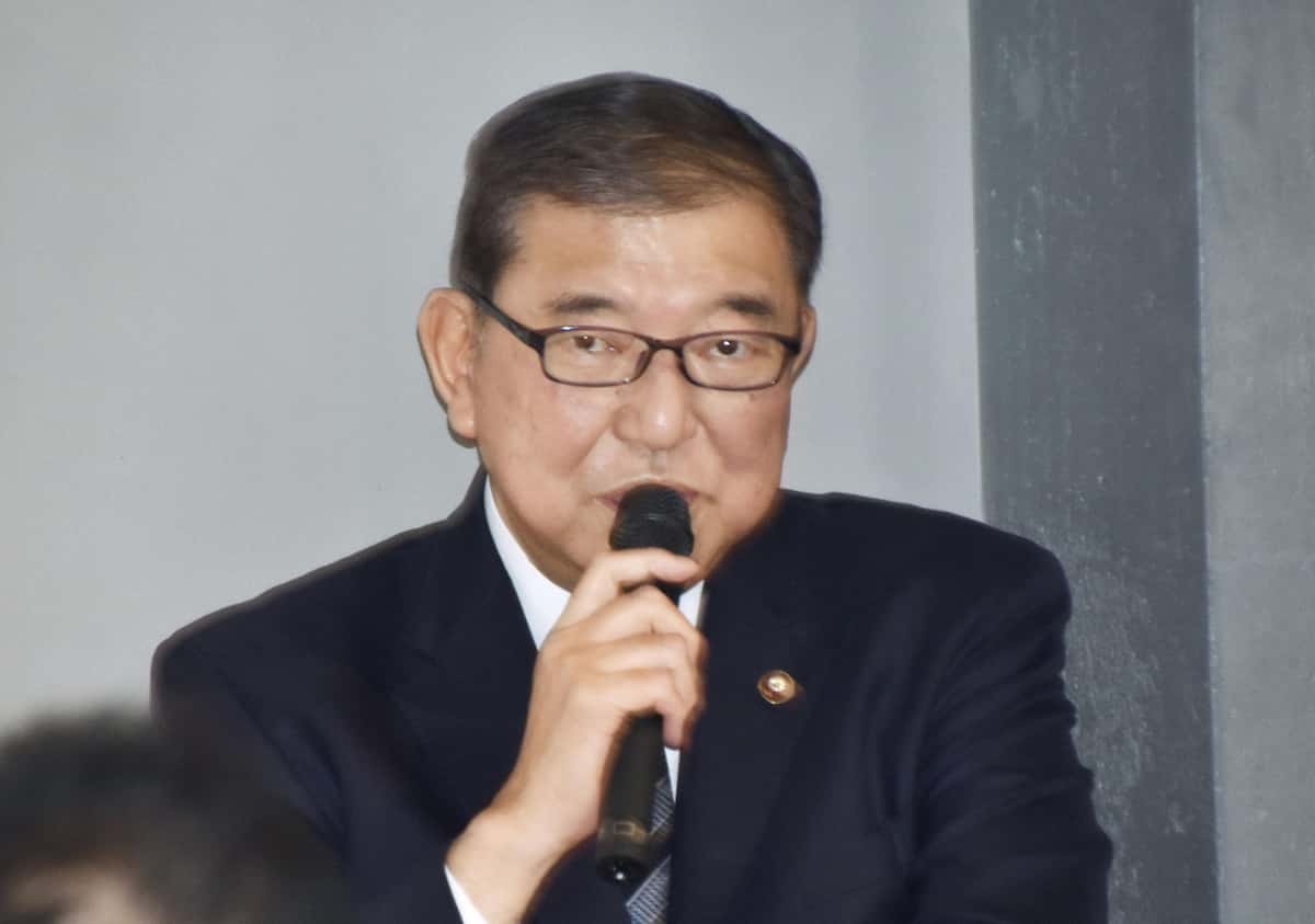 帰ってきた「後ろから鉄砲を撃つ男」、石破前首相の振舞い