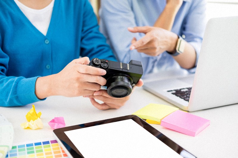 卒アルの教員負担トップは児童の登場回数カウント　公平性に労力