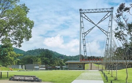 【大阪】日本最長つり橋公園でも無許可工事か　万博パビリオン巡り書類送検の業者「一六八建設」　万博工事代金未払いも