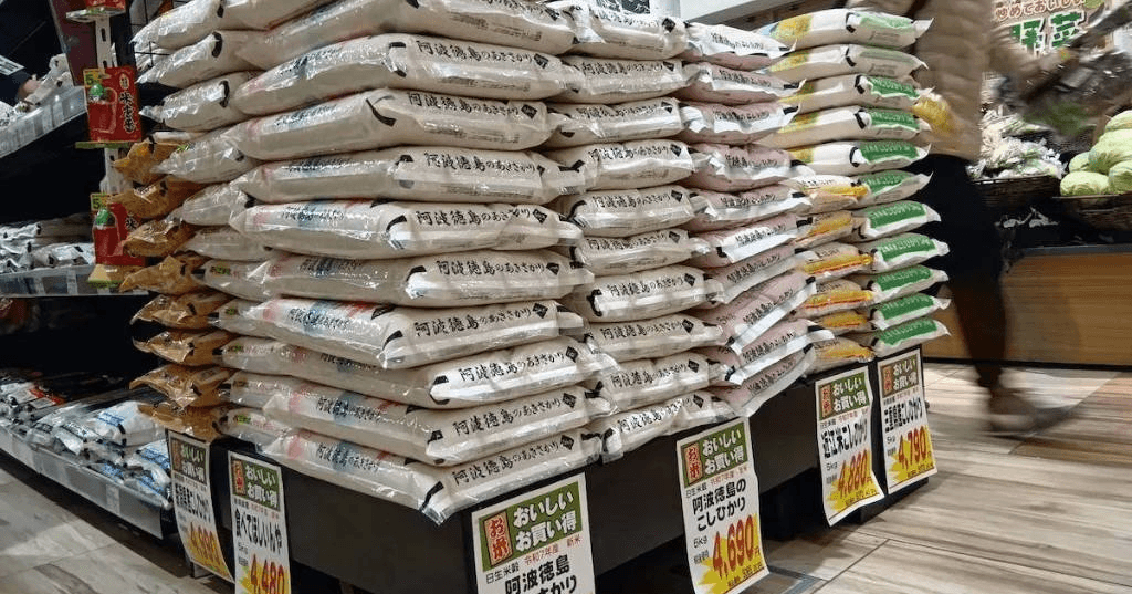 【コメ】スーパー買い物客、コメ価格に不満「パンで済ます」「半分に減らした」　一部でコメ離れ